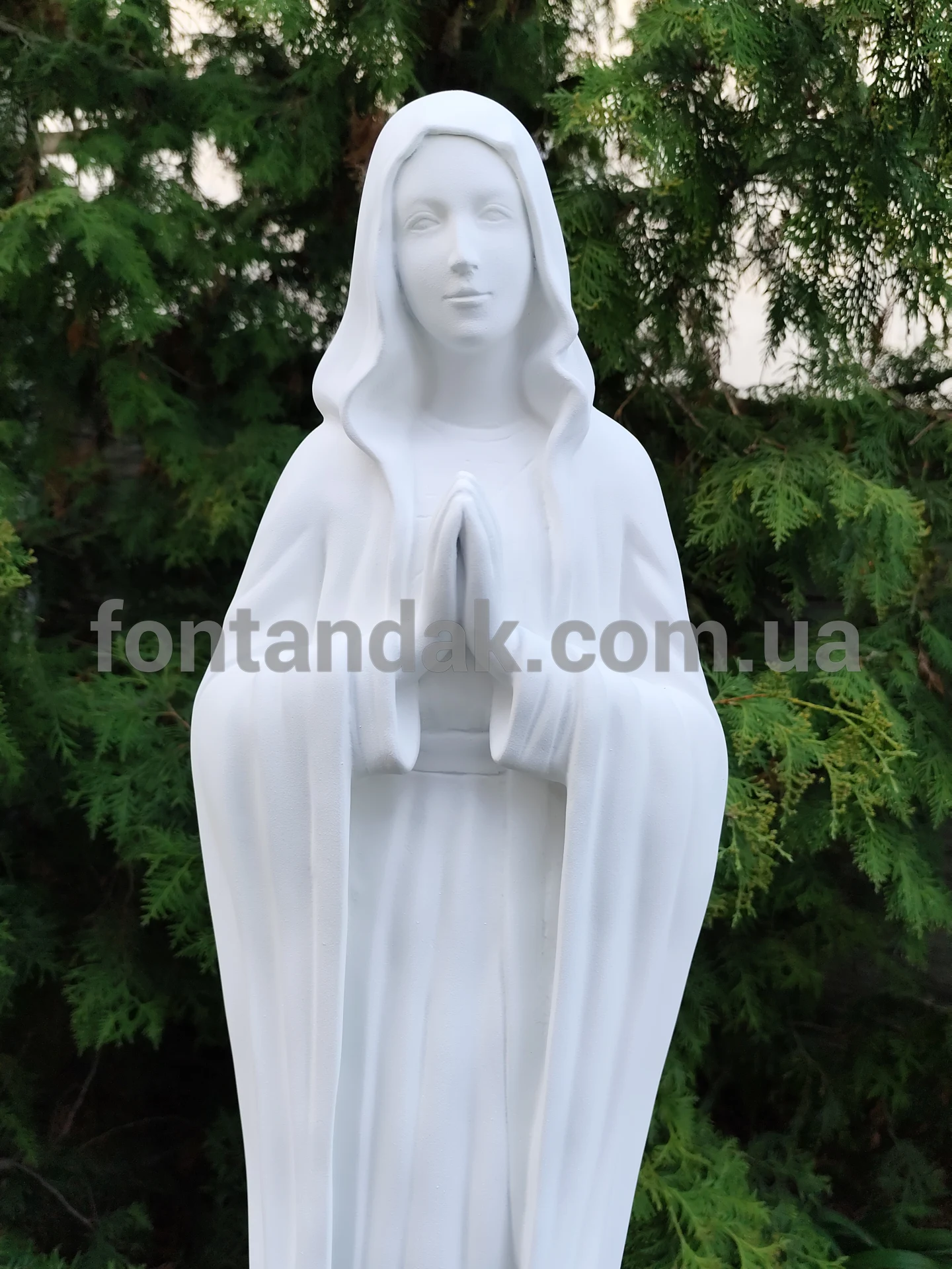 Скульптура Богородиці