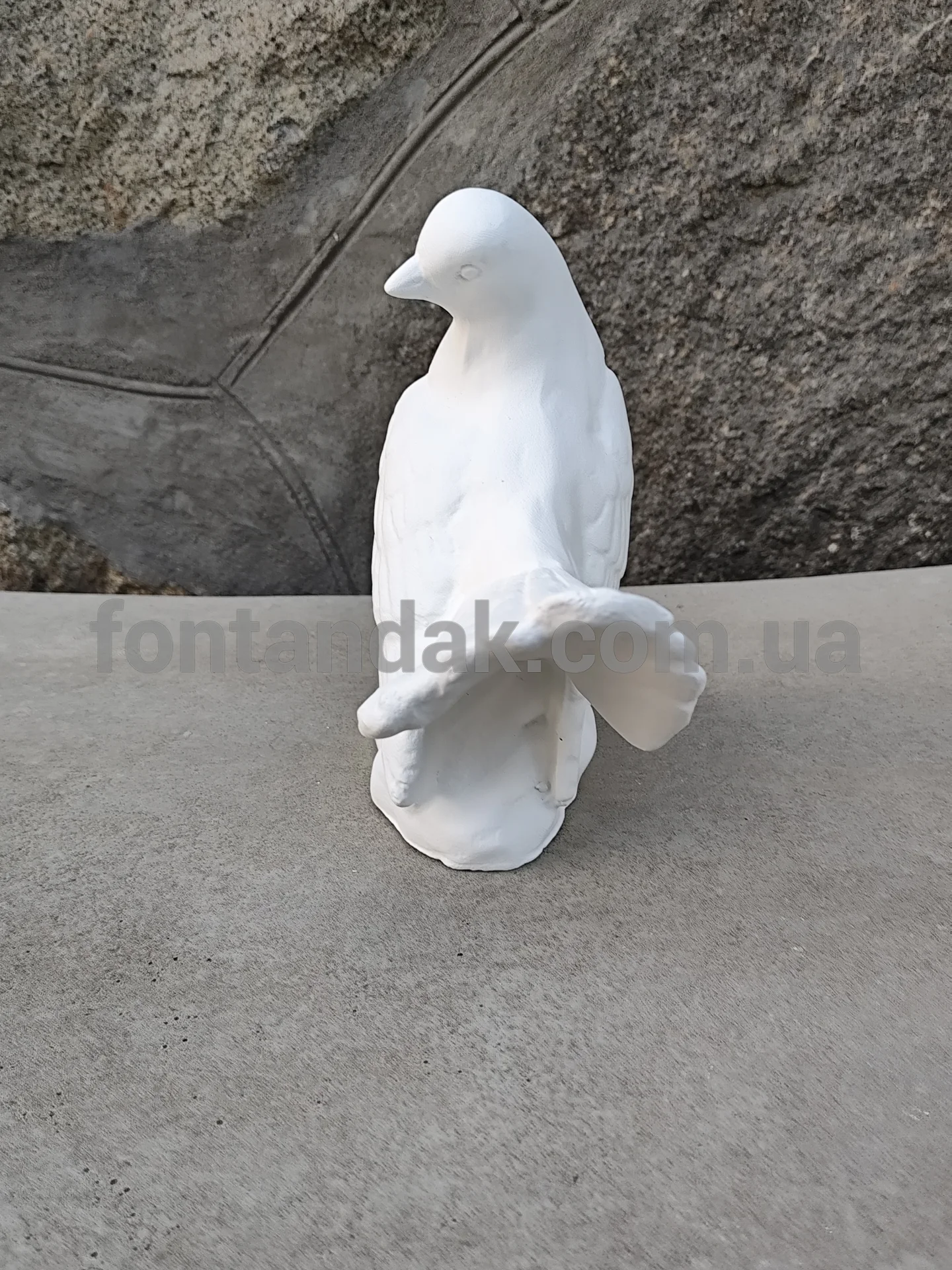 Скульптура голуба