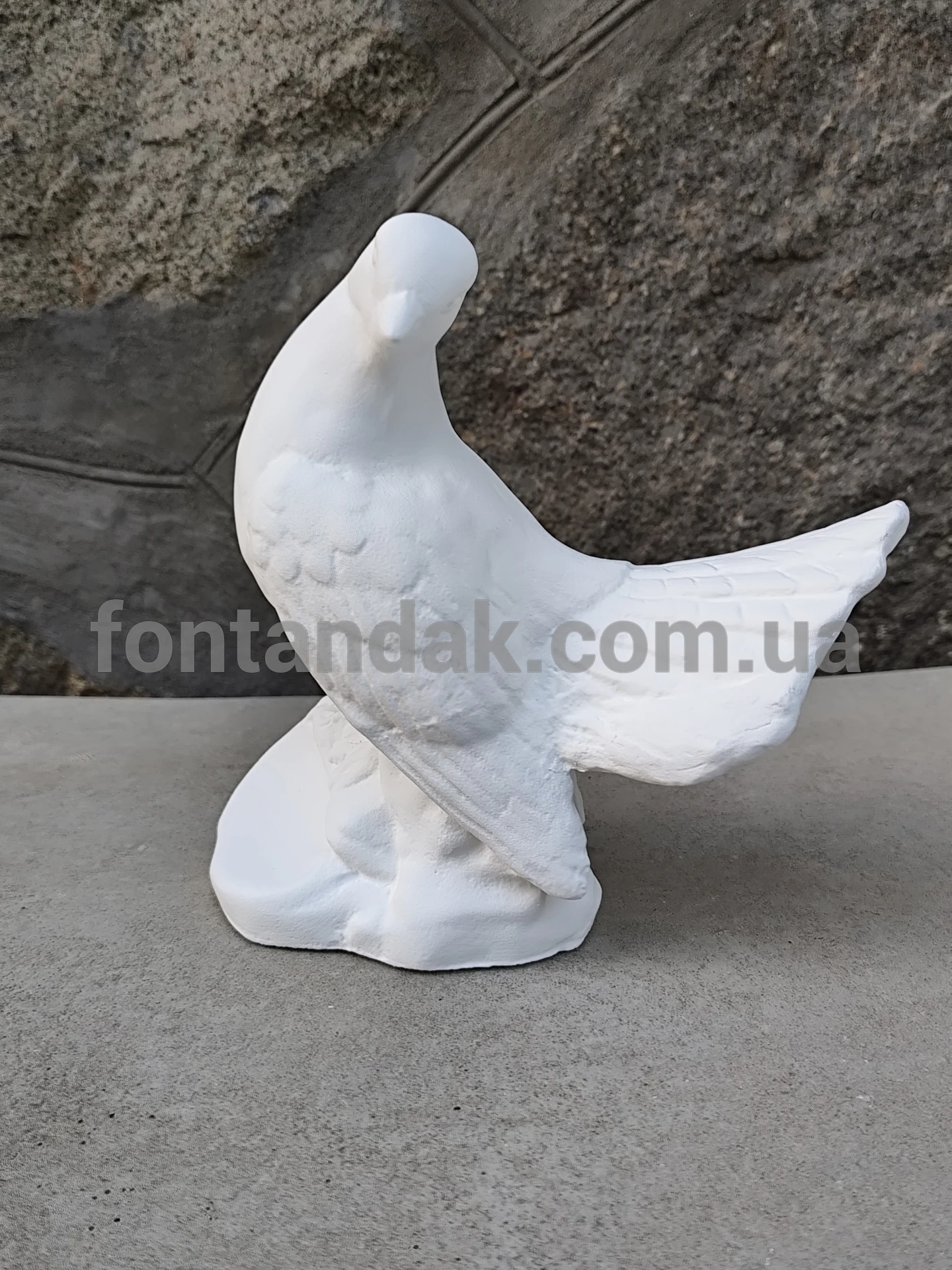 Скульптура голуба