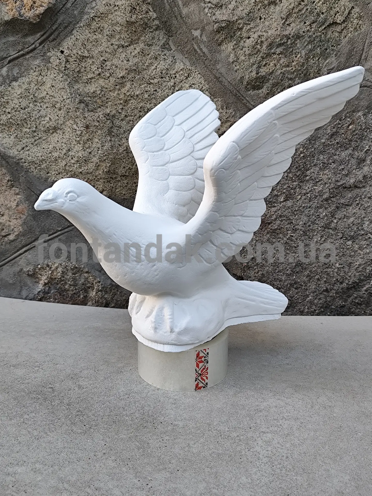Скульптура голуба