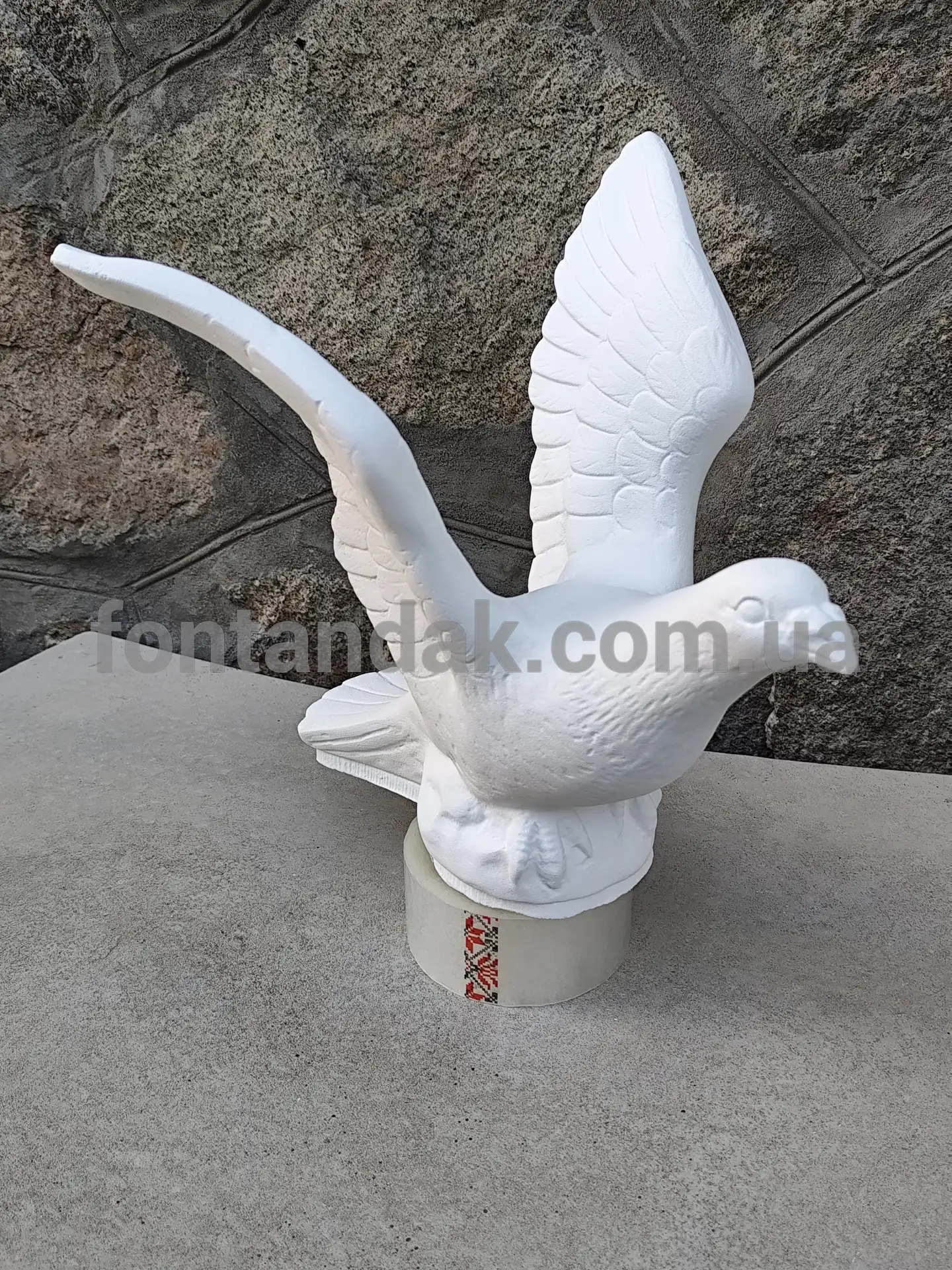 Скульптура голуба