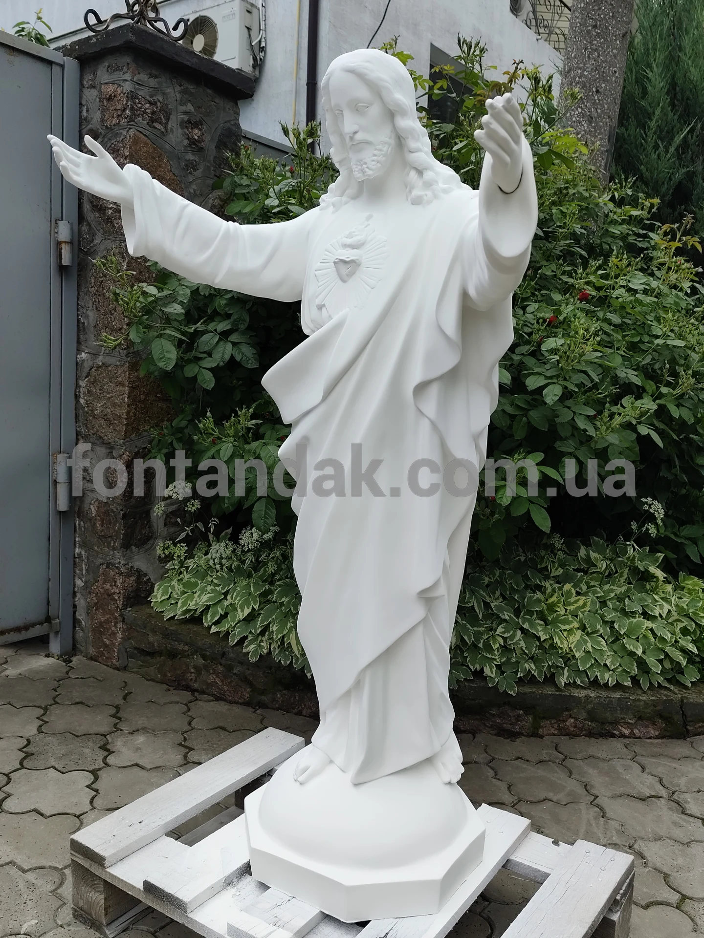 Скульптура Іісуса Христа