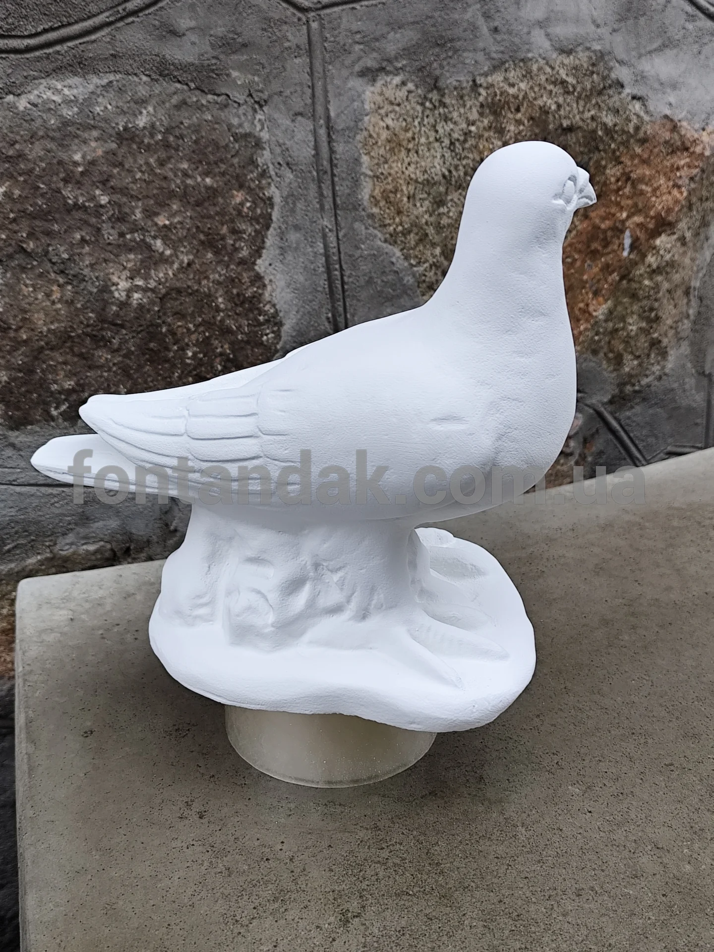 Скульптура голуба