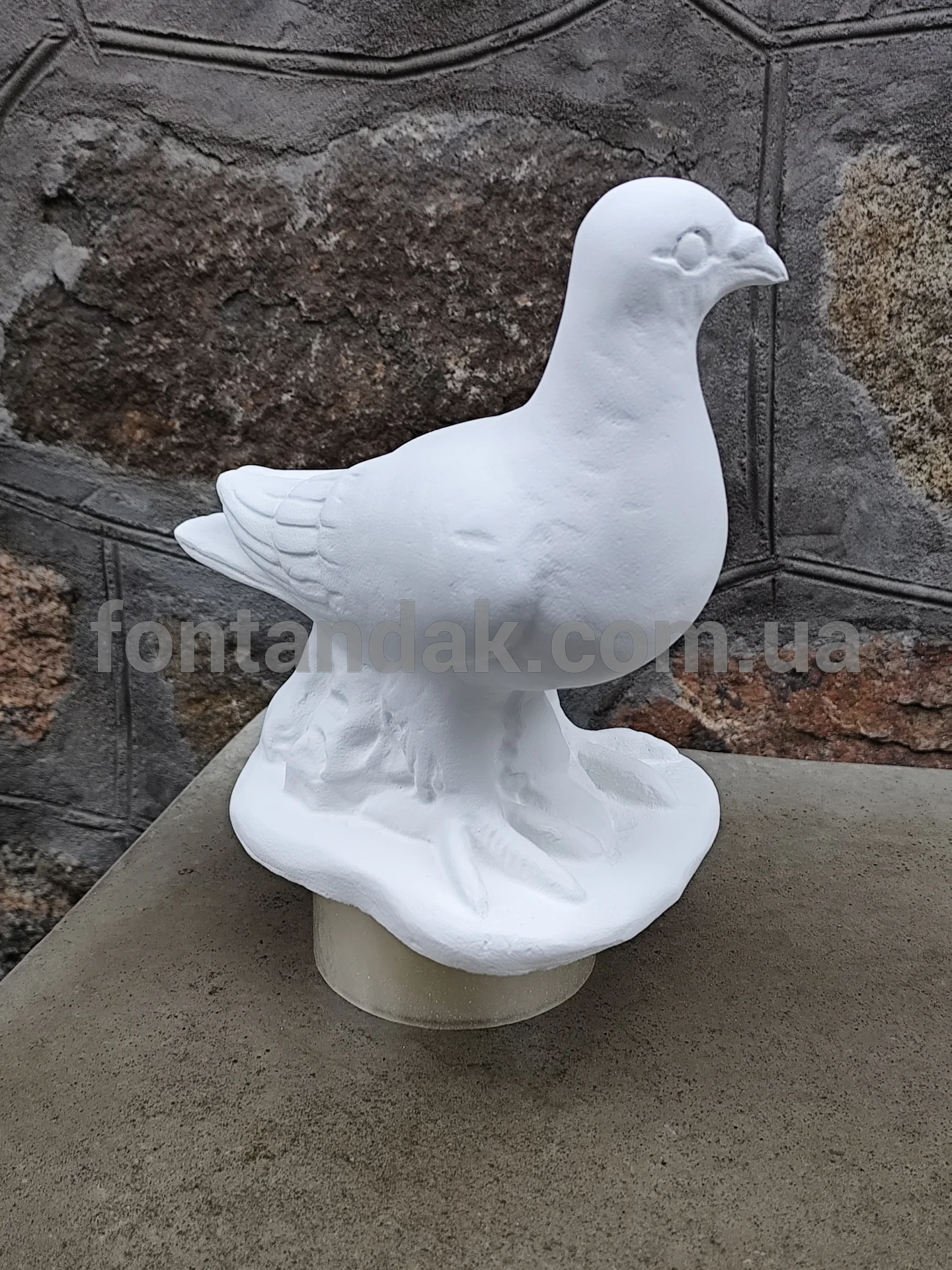 Скульптура голуба