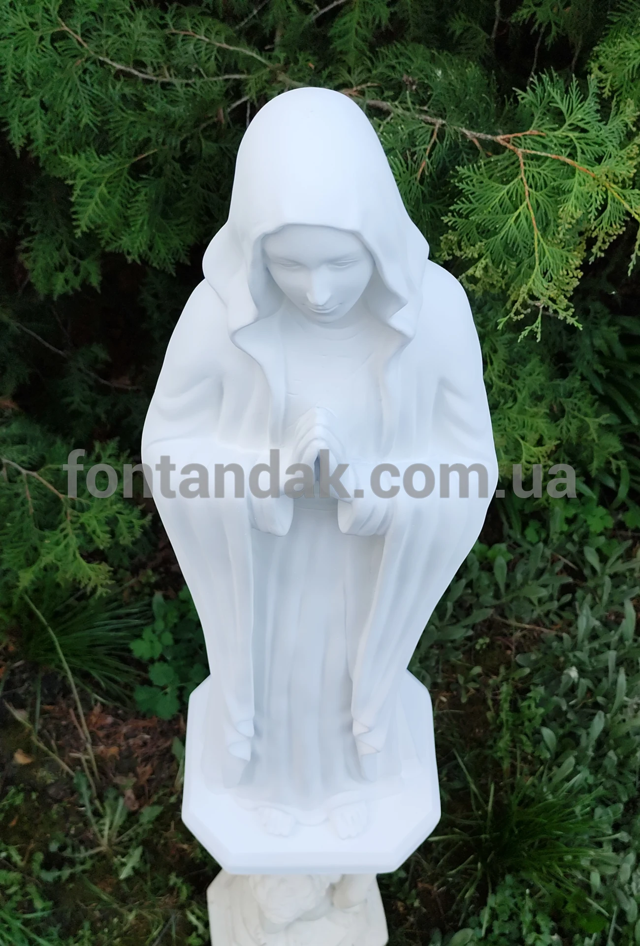 Скульптура Богородиці