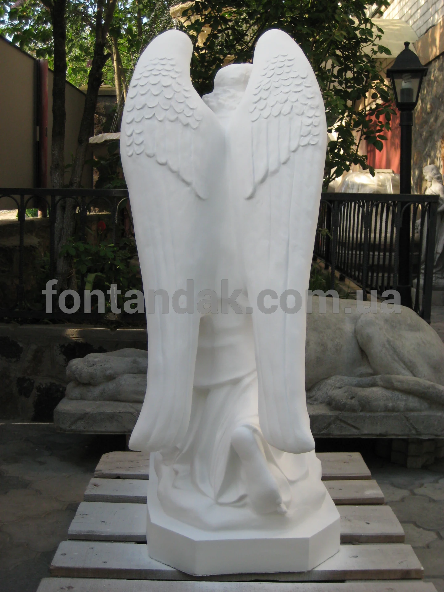 Скульптура ангела
