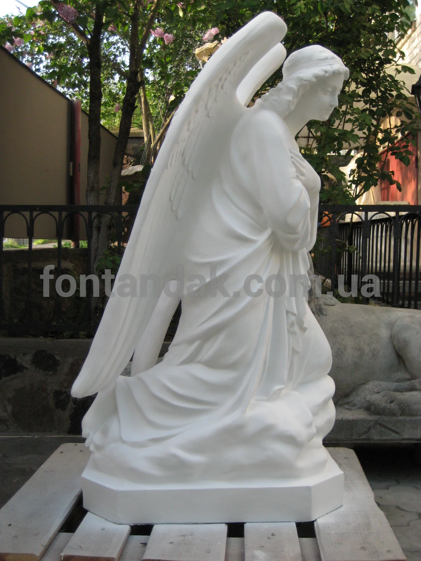 Скульптура ангела