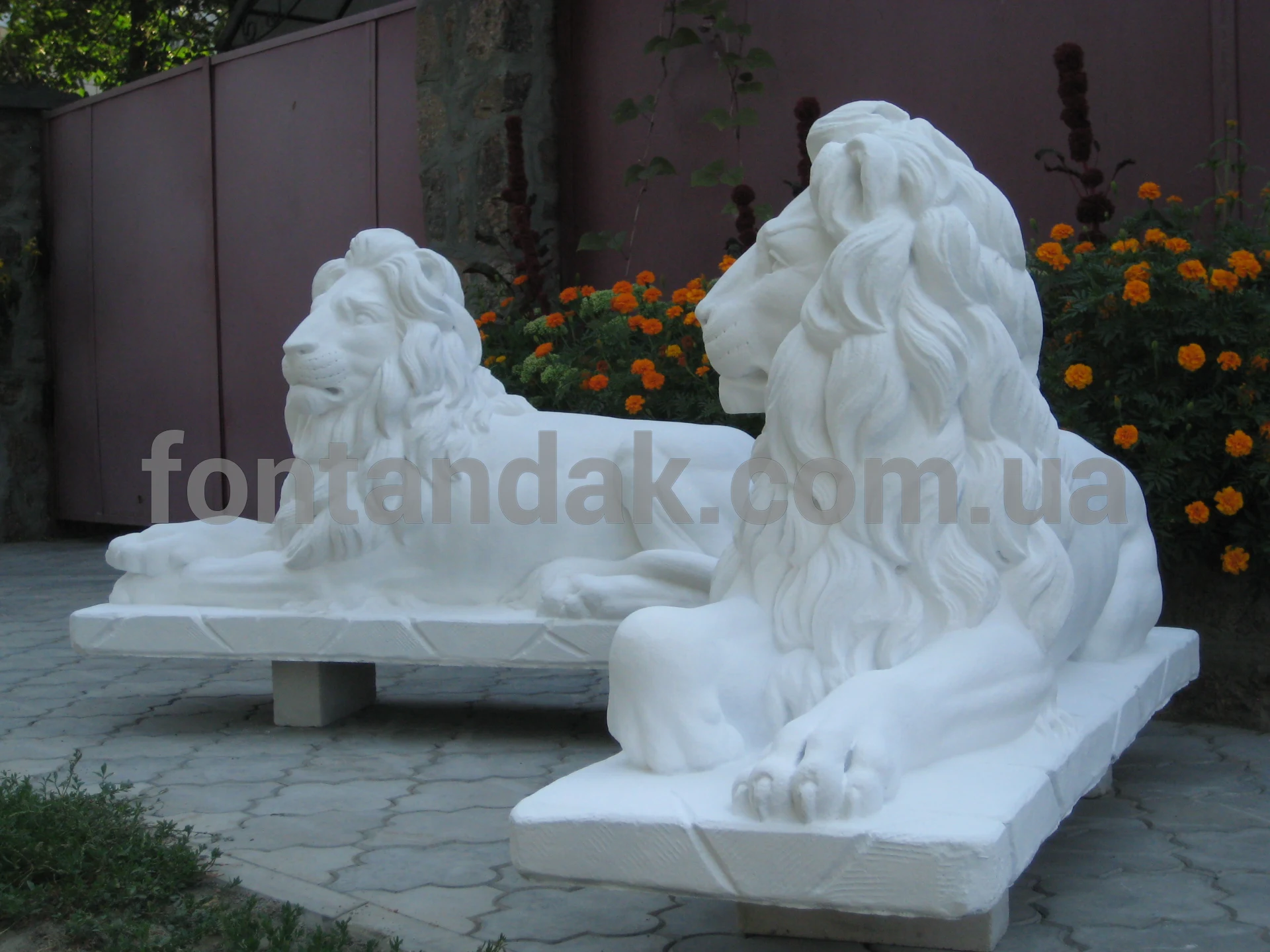 Скульптура льва