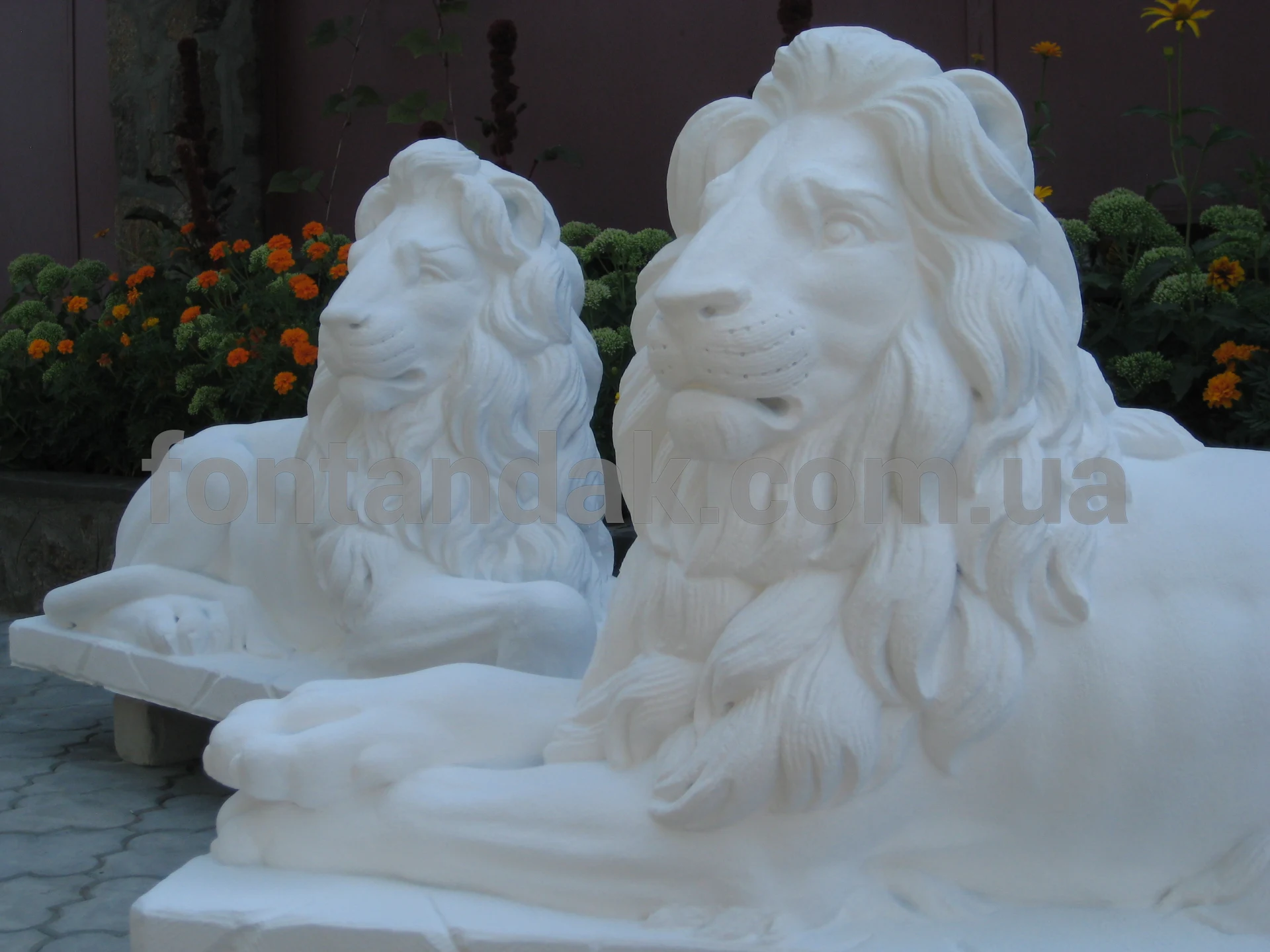 Скульптура льва