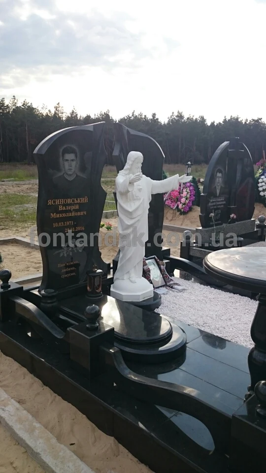 Скульптура Іісуса Христа